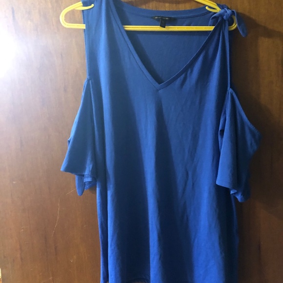 Banana Republic open shoulder t-shirt - Picture 4 of 6